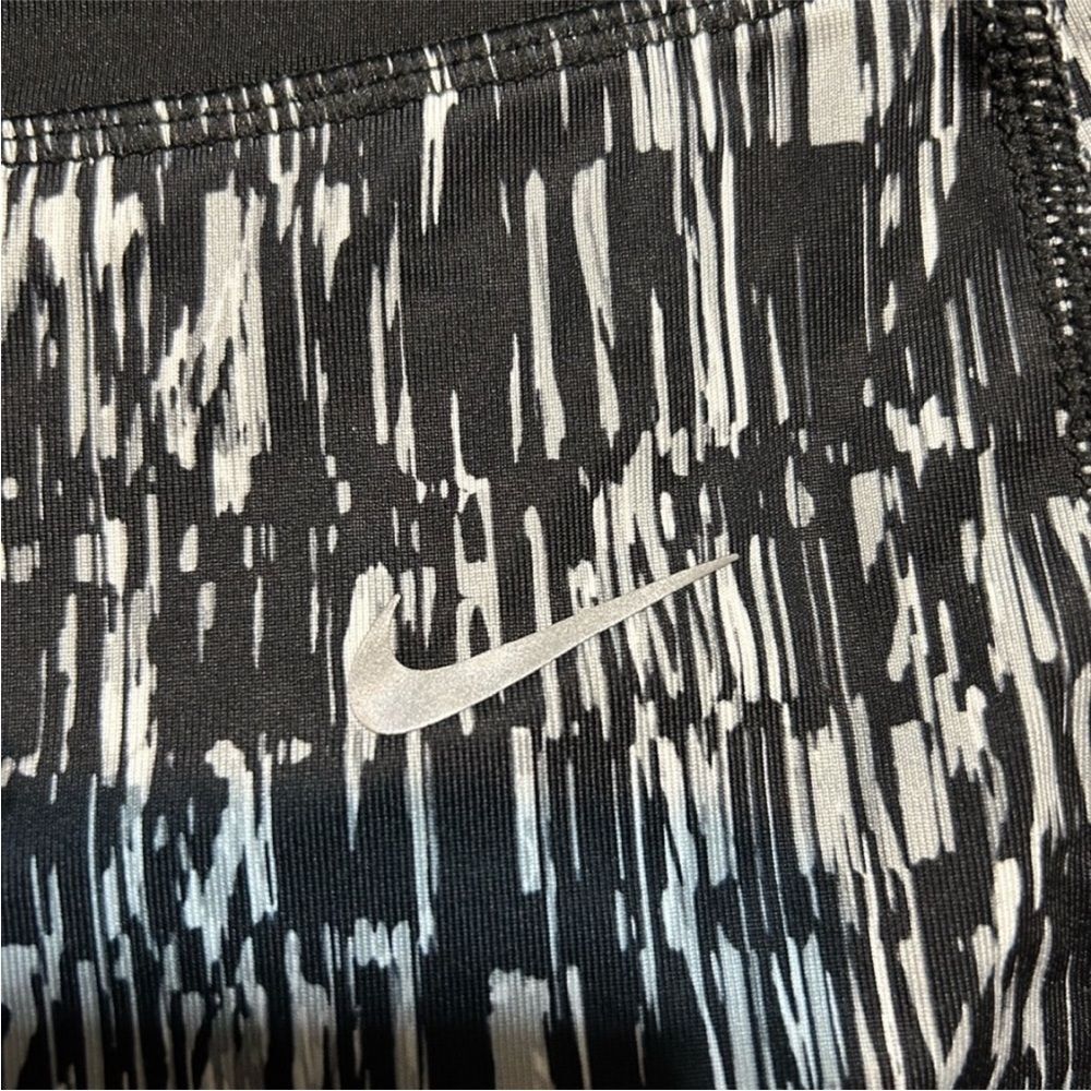 Nike Black and White Dri-FIT Leggings - Picture 8 of 8